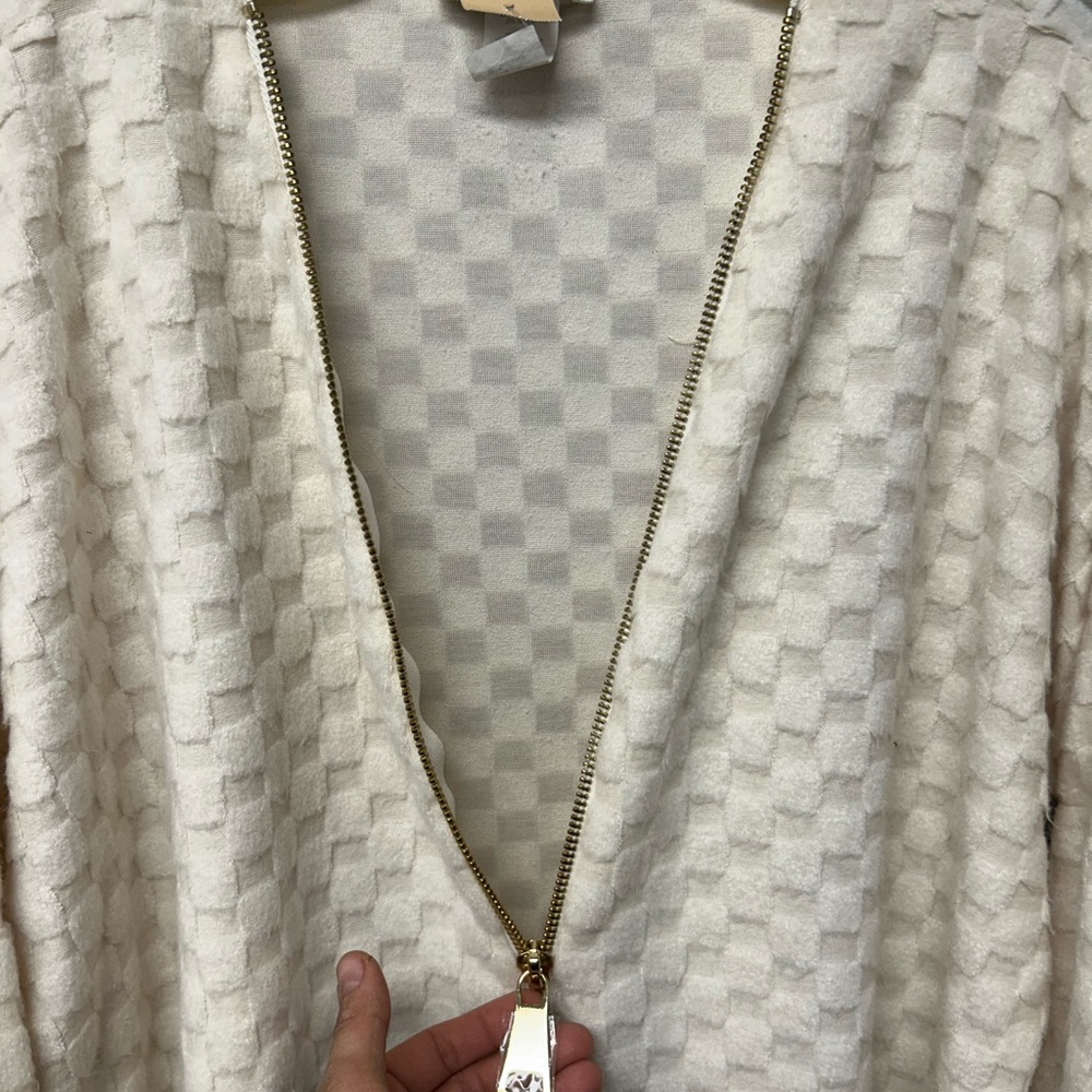 Ariella Cream V-Neck Sweater with Zipper - Picture 4 of 8